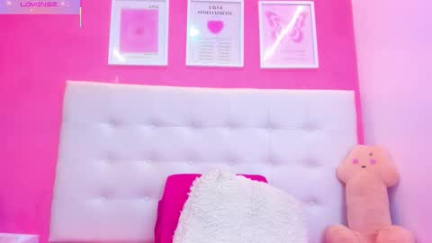 Snapshot of macarena_05_ chatting on 12.23.25 macarena_05_ online show from 12.23.25