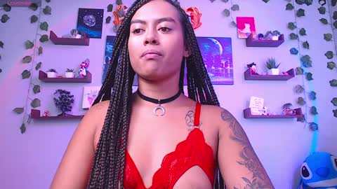 Macey Elliot Modelo Independiente online show from 12.17.24