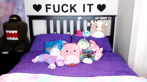 Mackenzie Wolfe online show from 10.21.25