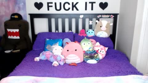 Mackenzie Wolfe online show from 10.25.25