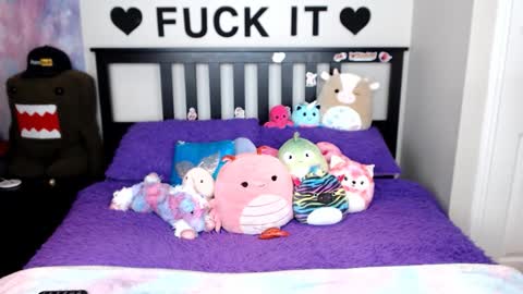 Mackenzie Wolfe online show from 12.01.25