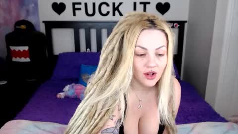 Mackenzie Wolfe online show from 12.15.25