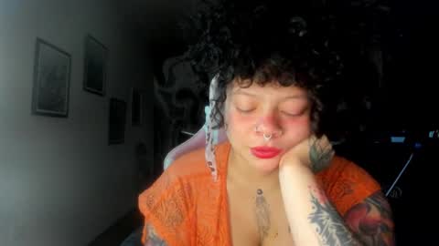 Snapshot of madam_sativa chatting on 01.14.26 di online show from 01.14.26