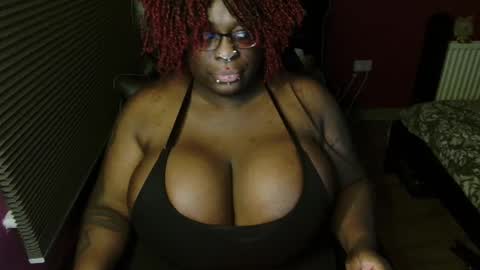 Snapshot of madam_sovereign chatting on 11.26.25 Echidna online show from 11.26.25