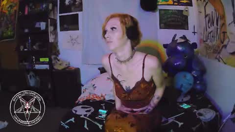 Snapshot of madame_lucifer chatting on 11.28.25 Madame Lucifer online show from 11.28.25