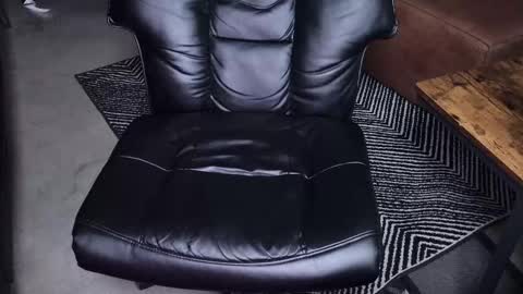 Snapshot of madan_hayes chatting on 02.16.25 Madan Hayes online show from 02.16.25