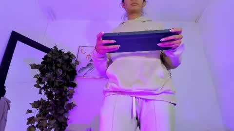 Maddie Ray online show from 06.08.26