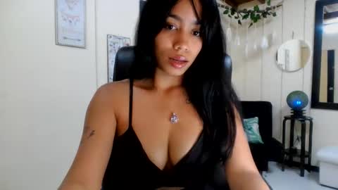 maddie_thompsonn online show from 10.24.25