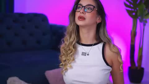 Snapshot of maddiebryggs chatting on 12.01.25 Maddie online show from 12.01.25