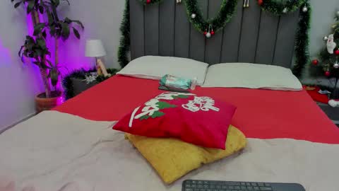 Snapshot of maddy__moon chatting on 12.20.25 Maddy Moon online show from 12.20.25