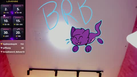 Maddy Please help me with your thumbs up its important online show from 12.15.24