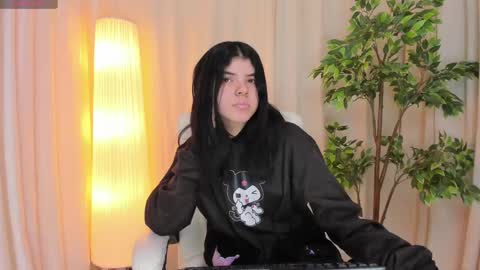 Maddy Please help me with your thumbs up its important online show from 03.06.25