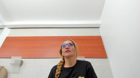 Snapshot of maddy_cartter chatting on 06.19.26 maddy cartter online show from 06.19.26