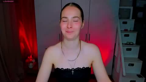 Snapshot of maddy_gate chatting on 06.19.26 maddy_gate online show from 06.19.26