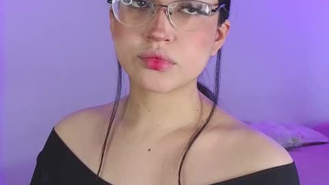 Snapshot of maddyghost chatting on 12.01.25 Please followme and rate me your thumbs up online show from 12.01.25