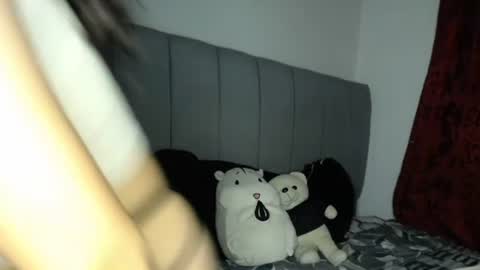 Snapshot of madelainee_buk chatting on 02.04.25 Buk online show from 02.04.25