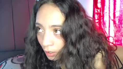 Snapshot of madelainee_buk chatting on 02.19.25 Buk online show from 02.19.25