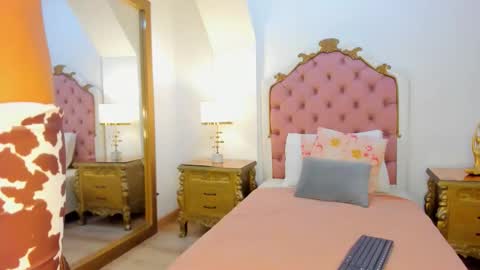 madelyn walker  online show from 01.11.26