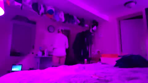 Madie Ray online show from 09.18.25