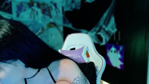 madison_jacksonn online show from 10.28.25