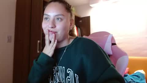 Snapshot of madissonn__ chatting on 11.12.25 MADY online show from 11.12.25