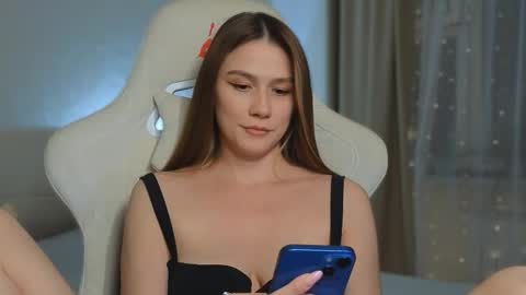 Madi Soon online show from 02.12.25