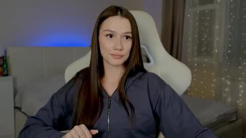 Madi Soon online show from 10.27.25