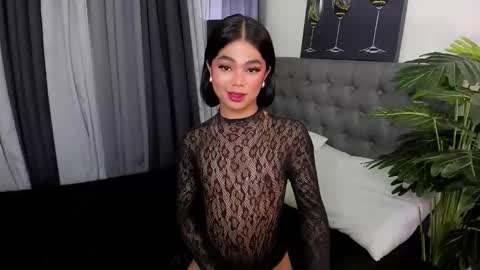 Snapshot of madonnajhonson chatting on 10.25.25 madonnajhonson online show from 10.25.25