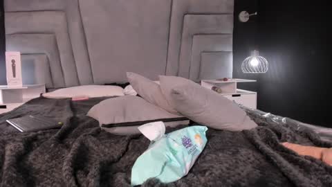 MAEE ANGELS online show from 12.11.24