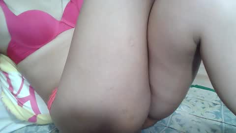 Snapshot of maegold69 chatting on 10.13.25 maegold69 online show from 10.13.25