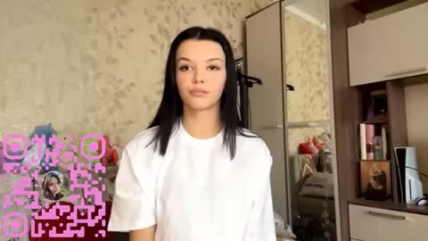 Snapshot of magdaleneshindorf chatting on 03.26.26 Emilia online show from 03.26.26