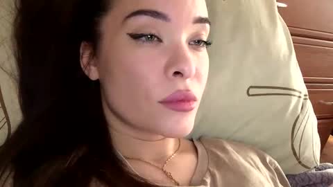 Snapshot of magggg658318 chatting on 09.17.25 magggg658318 online show from 09.17.25