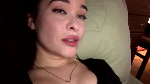 Snapshot of magggg658318 chatting on 11.18.25 magggg658318 online show from 11.18.25