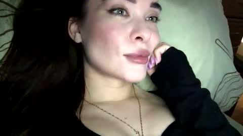 Snapshot of magggg658318 chatting on 11.29.25 magggg658318 online show from 11.29.25