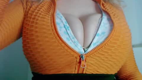 Snapshot of maggielandrin chatting on 01.27.25 Maggie online show from 01.27.25