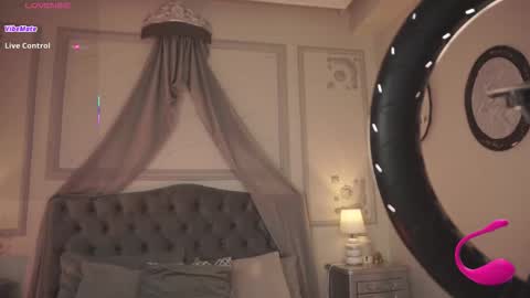 Snapshot of maggietime chatting on 11.27.25 online show from 11.27.25