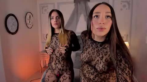 Snapshot of maggietime chatting on 11.28.25 online show from 11.28.25