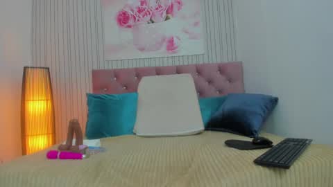 Snapshot of maggy_big_tits chatting on 12.19.24 maggy_big_tits online show from 12.19.24