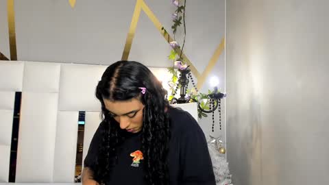 Snapshot of magic_marg chatting on 12.12.24 Marge online show from 12.12.24