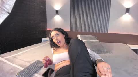 Snapshot of magic_marg chatting on 09.18.25 Marge online show from 09.18.25