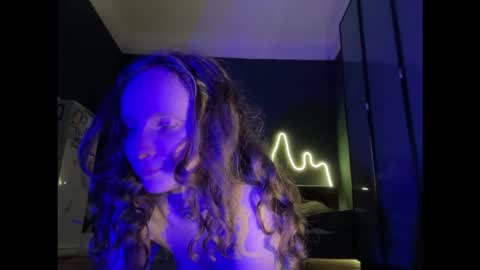 Mikky or Moon online show from 10.09.25