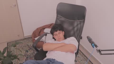 Snapshot of magic_tony chatting on 12.13.25 Tony Hoffa online show from 12.13.25