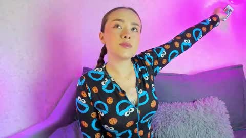 Snapshot of magic_vera chatting on 11.20.25 Vera online show from 11.20.25