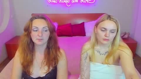 Snapshot of magiceyess chatting on 11.04.25 Lili and Bella online show from 11.04.25