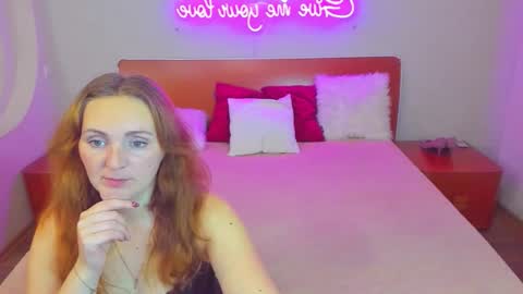 Snapshot of magiceyess chatting on 11.23.25 Lili and Bella online show from 11.23.25