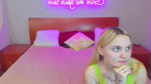 Snapshot of magiceyess chatting on 12.13.25 Lili and Bella online show from 12.13.25