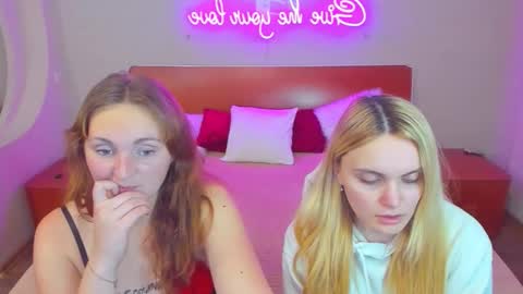 Snapshot of magiceyess chatting on 12.15.25 Lili and Bella online show from 12.15.25