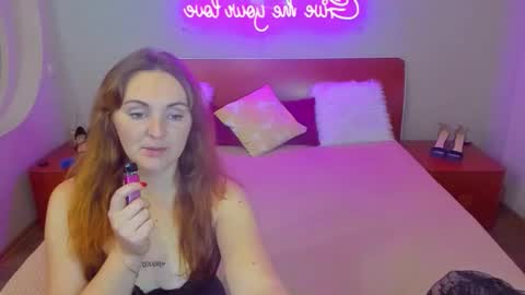 Snapshot of magiceyess chatting on 12.21.25 Lili and Bella online show from 12.21.25