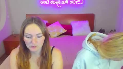 Snapshot of magiceyess chatting on 01.18.26 Lili and Bella online show from 01.18.26