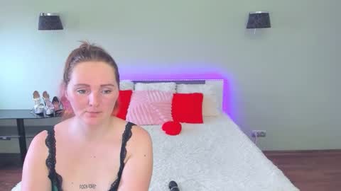 Snapshot of magiceyess chatting on 02.25.26 Lili and Bella online show from 02.25.26